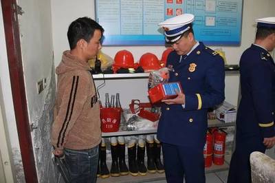 甘南支隊(duì)聯(lián)合質(zhì)監(jiān)部門開展消防產(chǎn)品專項(xiàng)檢查工作